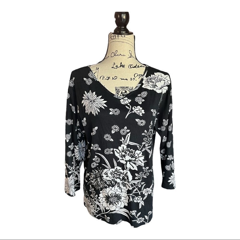 Brownstone Studio Black & White Long Sleeve V-neck Top size Large